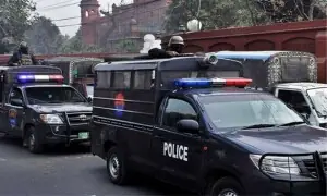 ڈی آئی خان: پولیس گاڑی پر فائرنگ، اے ایس آئی سمیت 2 اہلکار شہید ڈی آئی خان: پولیس گاڑی پر فائرنگ، اے ایس آئی سمیت 2 اہلکار شہید