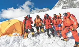 Search intensifies for seven missing climbers after Broad Peak avalanche