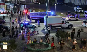 Bomb carried by woman kills three, injures 21 near Moscow restaurant Bomb carried by woman kills three, injures 21 near Moscow restaurant