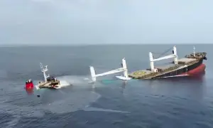 یمن کی حوثی ملیشیا کا مبینہ حملہ، بھارتی بحری جہاز ڈوب گیا یمن کی حوثی ملیشیا کا مبینہ حملہ، بھارتی بحری جہاز ڈوب گیا