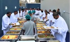 سعودی عرب کا پاکستان سمیت 4 ممالک کے عمرہ زائرین کو فوڈ واؤچرز دینے کا فیصلہ