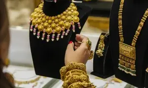 سونے کی قیمت میں ایک بار پھر اضافہ، فی تولہ کتنے کا ہوگیا؟ سونے کی قیمت میں ایک بار پھر اضافہ، فی تولہ کتنے کا ہوگیا؟