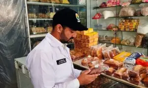 موٹروے پر بڑا کریک ڈاؤن؛ 5 معروف فوڈ چینز پر چھاپے