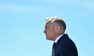 Carney jokes about teleprompter glitch with swipe at Trump