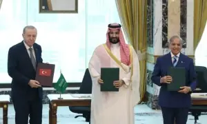 سعودی عرب، پاکستان اور ترکیہ میں دفاعی معاہدہ: 'ایک پر حملہ سب پر حملہ تصور ہوگا' سعودی عرب، پاکستان اور ترکیہ میں دفاعی معاہدہ: 'ایک پر حملہ سب پر حملہ تصور ہوگا'