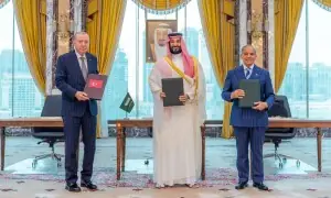 سعودی عرب، پاکستان اور ترکیہ میں دفاعی معاہدہ: 'ایک پر حملہ سب پر حملہ تصور ہوگا' سعودی عرب، پاکستان اور ترکیہ میں دفاعی معاہدہ: 'ایک پر حملہ سب پر حملہ تصور ہوگا'