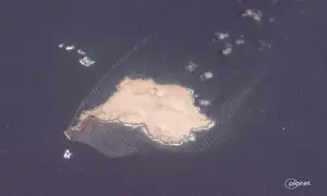Oman says grounded tanker oil spill covers 400 square km