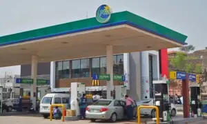 پیٹرولیم ڈیلرز سے مذاکرات ناکام، حکومت کا قیمتوں میں روزانہ تبدیلی ختم کرنے سے انکار پیٹرولیم ڈیلرز سے مذاکرات ناکام، حکومت کا قیمتوں میں روزانہ تبدیلی ختم کرنے سے انکار