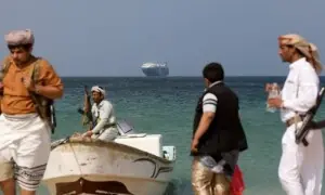 یمن میں تجارتی بحری جہازوں پر حوثیوں کے میزائل حملے، 6 افراد ہلاک