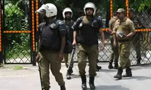 لاہور میں 3 پولیس اہلکاروں کی شہادت: باپ بیٹے کی ہلاکت اور 'افغانی ٹاسک' کا کیا تعلق ہے؟