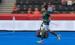 پاکستانی ہاکی ٹیم کو ایک اور شرمندگی کا سامنا، ورلڈ کپ کے اہم میچ میں سیفٹی کٹ ہی بھول گئی پاکستانی ہاکی ٹیم کو ایک اور شرمندگی کا سامنا، ورلڈ کپ کے اہم میچ میں سیفٹی کٹ ہی بھول گئی