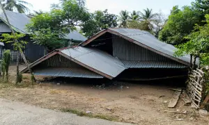 Indonesia quake kills at least 51, forces 5,000 to evacuate