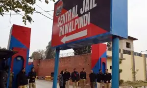 آن لائن فراڈ اور فحش مواد بنانے والے 284 غیر ملکیوں کو اڈیالہ جیل منتقل کرنے کا فیصلہ