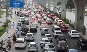 ٹریولنگ ٹائم: لاہور کی ٹریفک میں بہتری، اسلام آباد اور کراچی کو پیچھے چھوڑ دیا ٹریولنگ ٹائم: لاہور کی ٹریفک میں بہتری، اسلام آباد اور کراچی کو پیچھے چھوڑ دیا