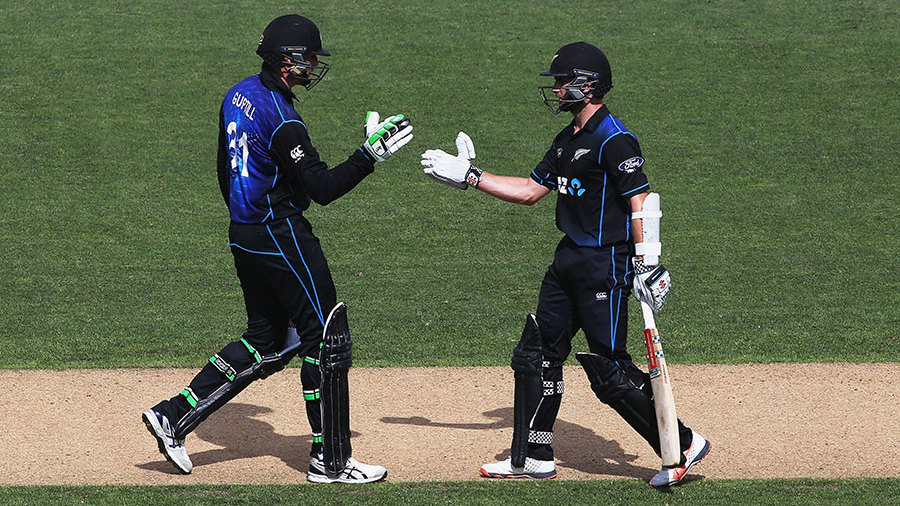 New Zealand beats Pakistan by 7 wickets in 1st T20 encounter | Aaj News