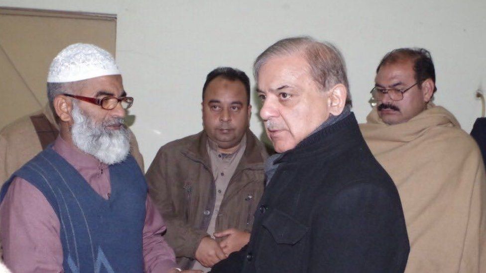 CM Punjab Shahbaz Sharif meets bereaved family of Zainab | Aaj News