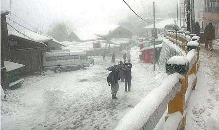 آزاد کشمیر:تیسرے روزبھی بارش اورپہاڑوں پربرفباری کا سلسلہ جاری