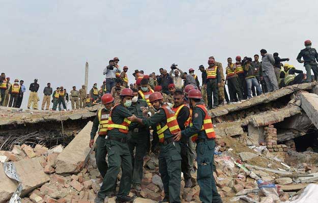 لاہور میں منہدم فیکٹری حادثہ،امدادی کارروائیاں جاری