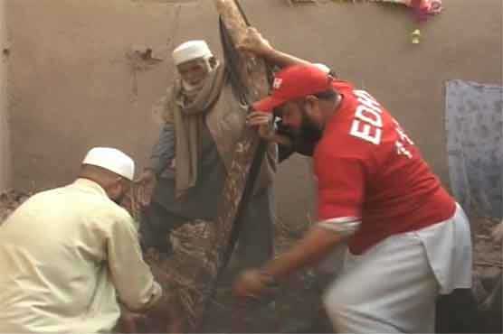 پشاور میں بارش سے مکان کی چھت منہدم،2 بچیاں جاں بحق