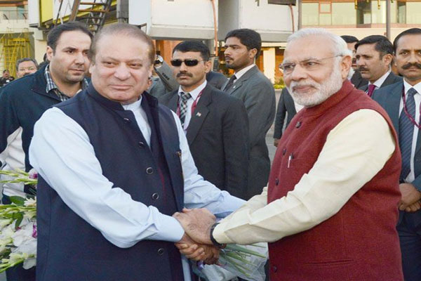 نریندرمودی پاکستان کے مختصر دورے کے بعد بھارت روانہ