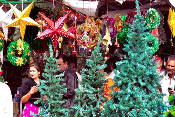 کراچی میں بھی کرسمس کی تیاریاں عروج پر