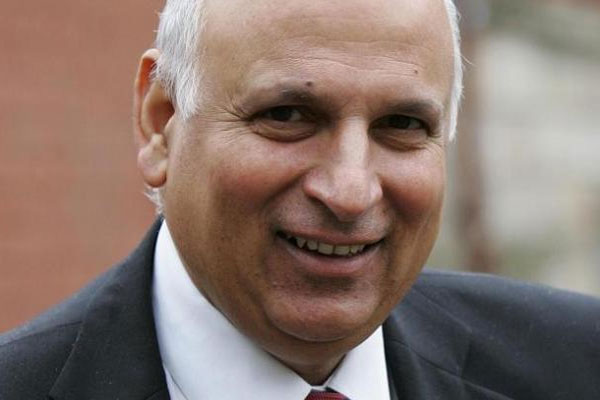 پولیس سمیت تمام ادارے سیاست سے آلودہ ہیں،چوہدری سرور