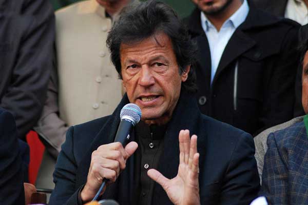 بلوچستان کو بندوق سے نہیں پیار سے ساتھ رکھنا ہوگا،عمران خان