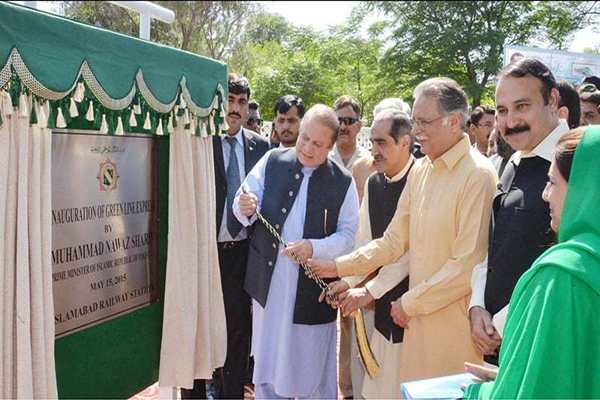 نواز شریف نے جی پی او کی نئی عمارت کا افتتاح کر دیا