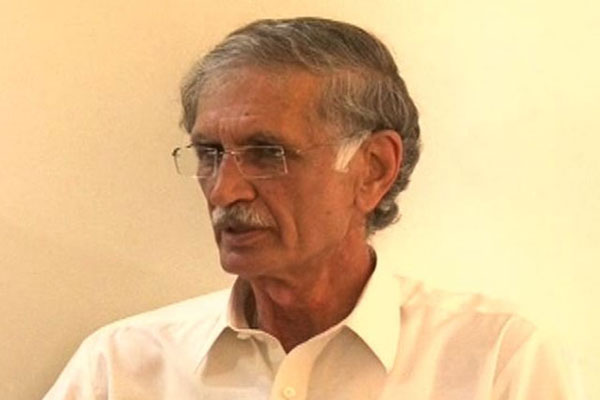 پرویز خٹک کا وی آئی پی پروٹوکول کے ساتھ اسپتال کا دورہ