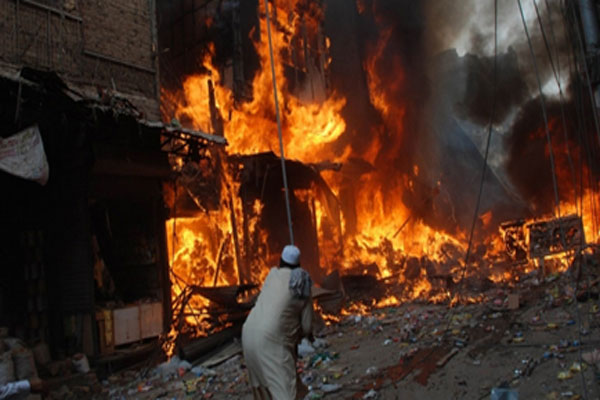 پشاور : گیس لیکج کے باعث آتشزدگی سے خاتون جاں بحق