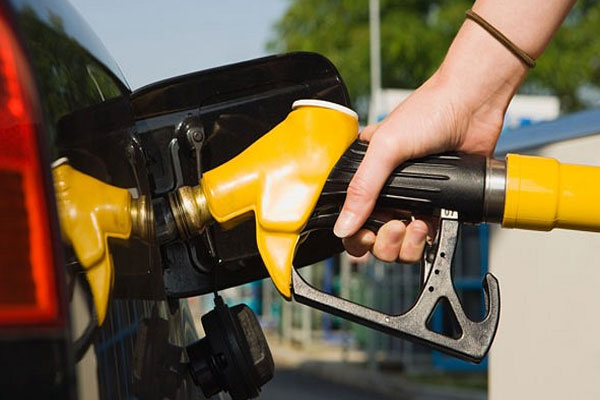 پیٹرولیم مصنوعات کی قیمت میں کمی کا امکان