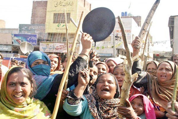 حافظ آباد:گیس لوڈ شیڈنگ ،خواتین سراپا احتجاج