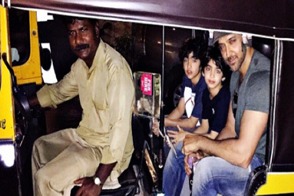 رتیک ہوئے رکشے میں گھر روانہ