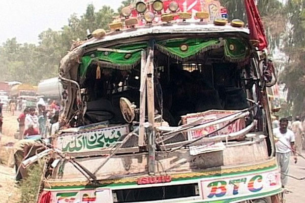 راولپنڈی:2 مسافر گاڑیوں کی ٹکر ،15 افراد زخمی