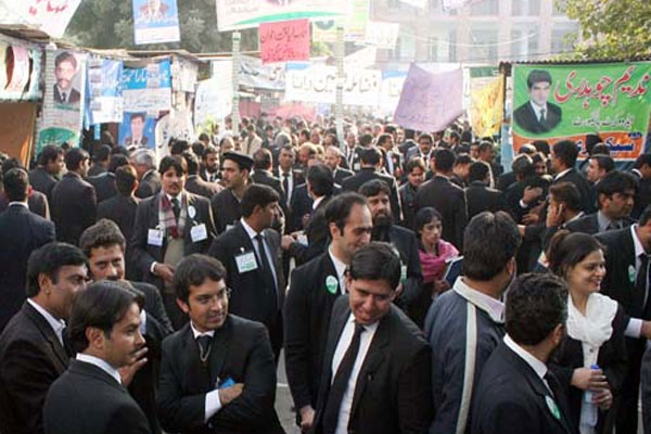 لاہور بار ایسوسی ایشن :سات عہدوں کیلئے تینتیس امیدواروں میں مقابلہ