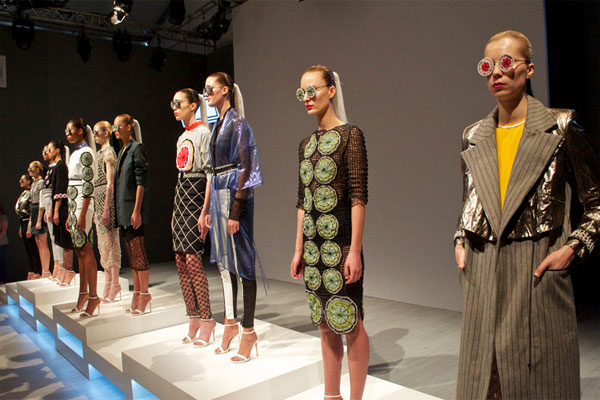 برلن فیشن ویک کی رنگینیاں جاری