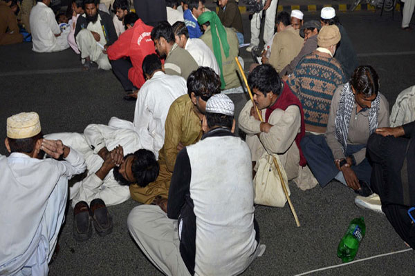 لاہور :نابینا افراد کا مستقل ملازمتوں کے حصول کیلئے احتجاج