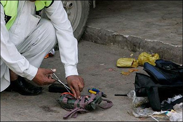 پشاور:بجلی ٹاور کے قریب نصب 5 بم ناکارہ بنادیئے گئے