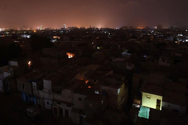 کراچی: بریک ڈاﺅن کے باعث شہر تاریکی میں ڈوب گیا