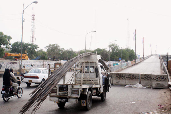 کراچی :ڈرگ روڈ پر مرمتی کام مکمل ،ٹریفک کیلئے کھو ل گیا گیا