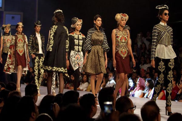 فیصل آباد:مقامی ہوٹل کی افتتاح تقریب میں ماڈلز کے جلوے