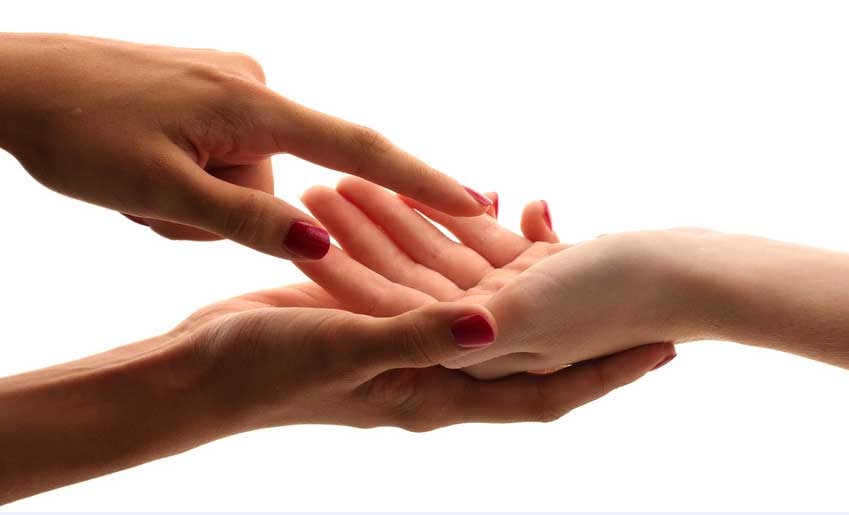 ہاتھ بہت کچھ بولتے ہیں۔۔ جانئے کیا؟