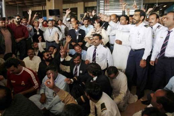 مجوزہ نجکاری کیخلاف پی آئی اےملازمین کااحتجاج جاری