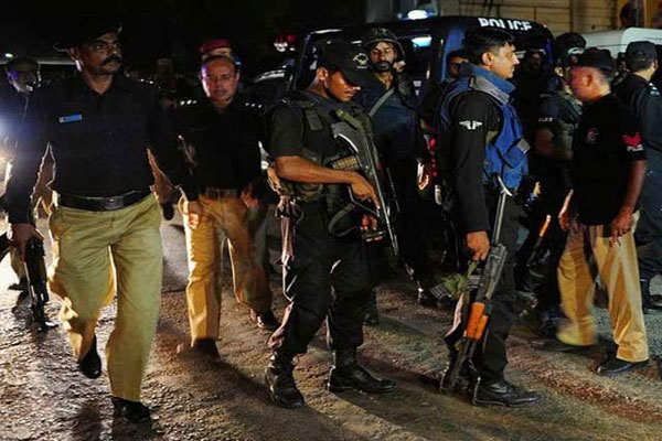 کراچی میں گزشتہ شب ہونے والا پولیس مقابلہ مشکوک نکلا