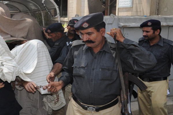 ملیرمیں مبینہ پولیس مقابلہ،دو ڈاکو گرفتار