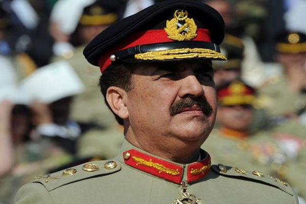 آرمی چیف راحیل شریف کا پنجاب رجمنٹل سینٹر مردان کا دورہ