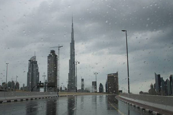دبئی اور شارجہ میں بارش سے موسم خوشگوار