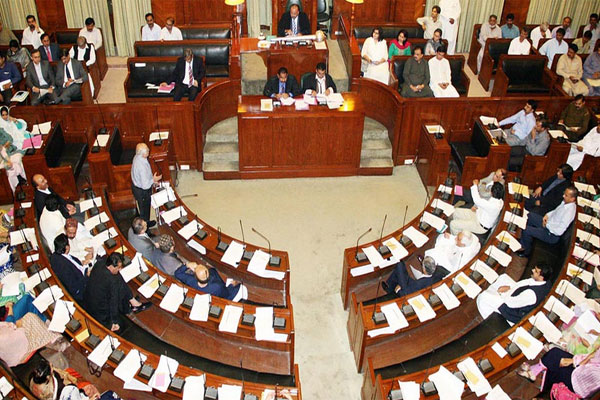 سندھ اسمبلی کے احاطے میں کوارٹرز خالی کرانے پر احتجاج