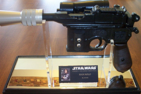 دی ایمپائیر اسٹرائیک بیگ میں استعمال شدہ گن کی نیلامی