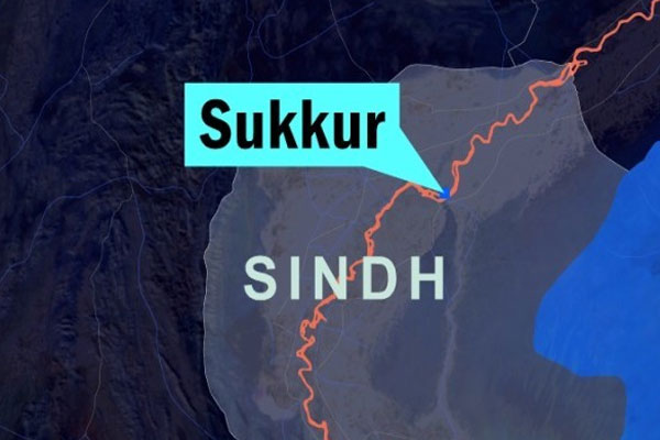 سکھر میں روڈ پر تجاوزات کیخلاف آپریشن